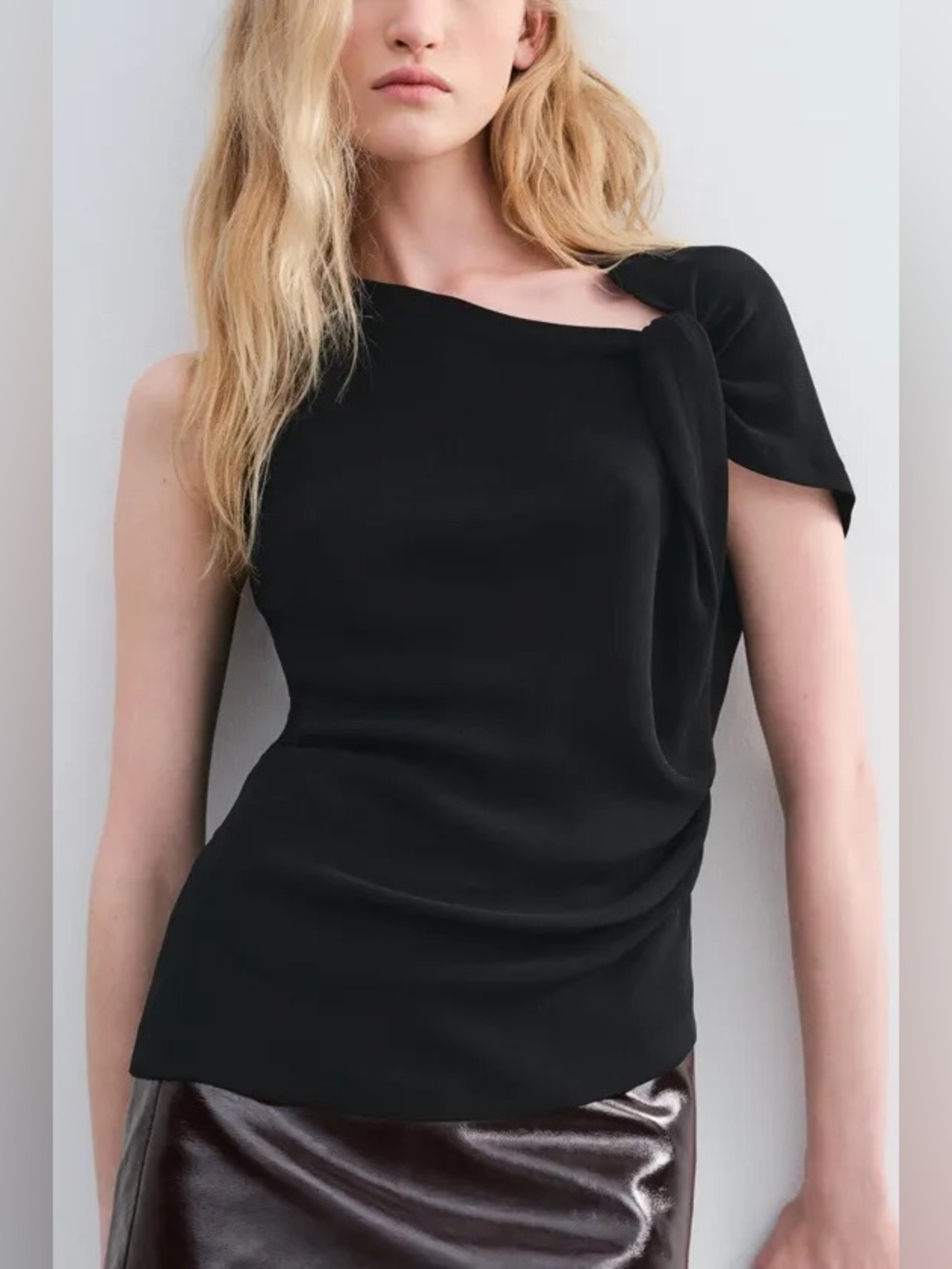 Zara Black Sleeveless Knot-Detail Blouse